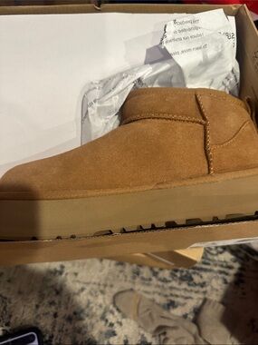 Ugg kids classic ultra mini platform 
Chestnut
